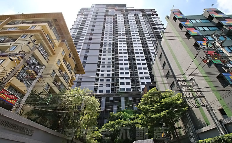 Urbano Absolute Sathorn-Taksin の外観