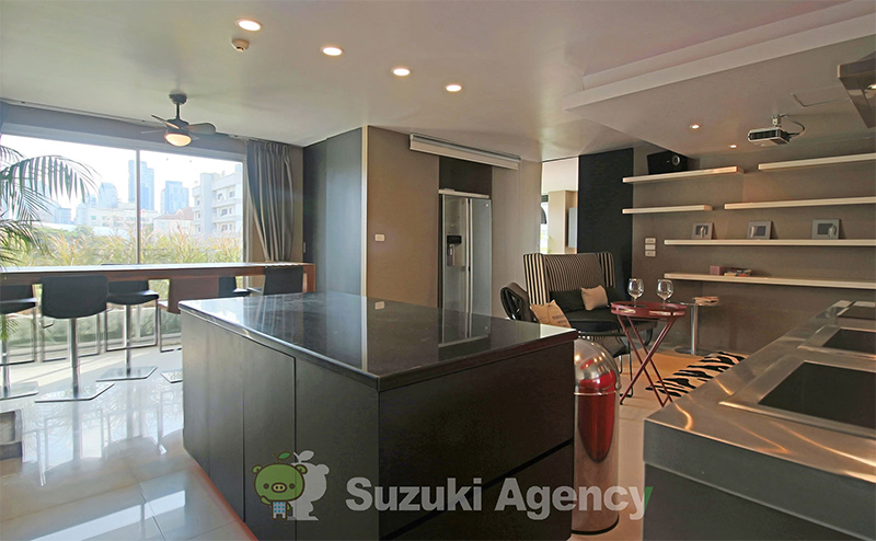 The Clover Thonglor Residence の外観