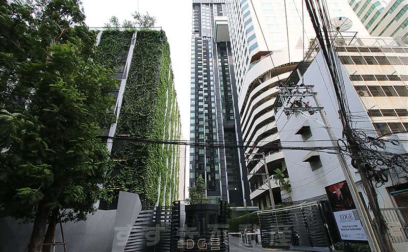 Edge Sukhumvit 23 の外観