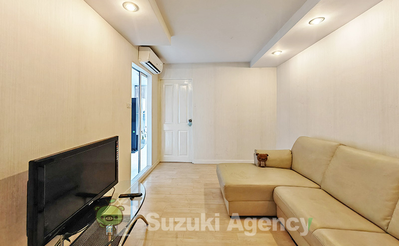 Zenith Place Sukhumvit 71 の外観