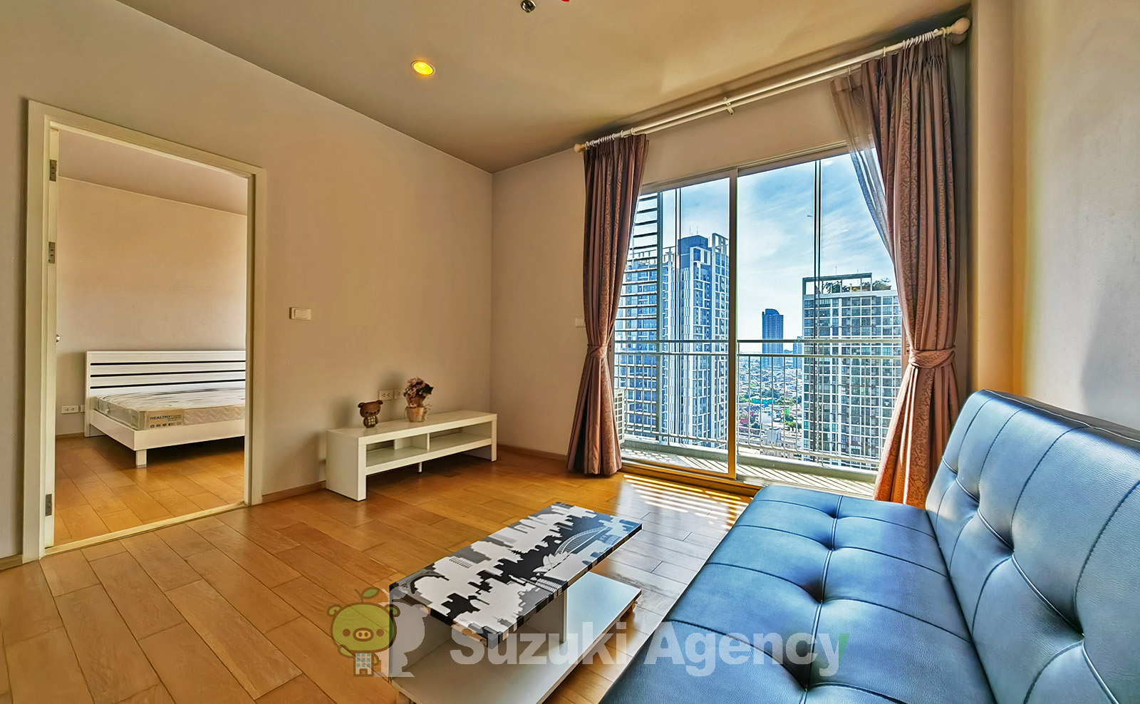 Hive Sathorn の写真