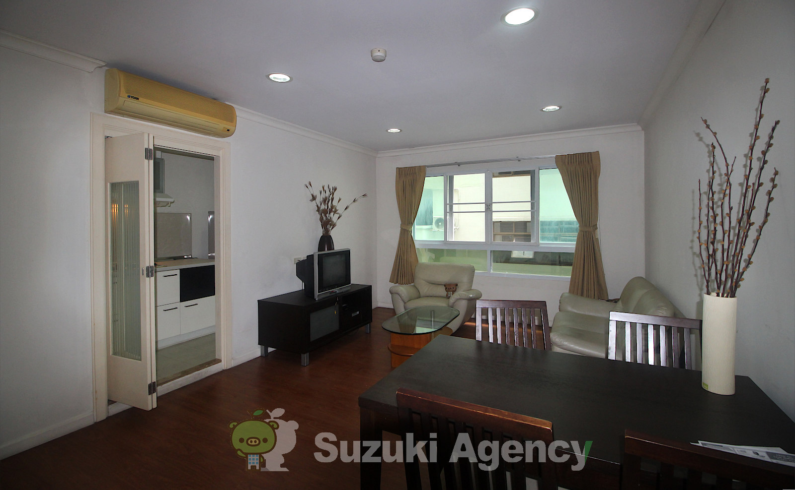 Lumpini Suite Sukhumvit 41:2 Bed Room Photos No.27