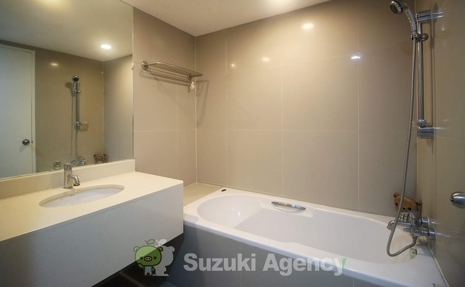 The Trendy Condominium:2 Bed Room Photos No.75