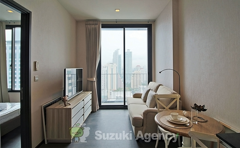 Edge Sukhumvit 23
