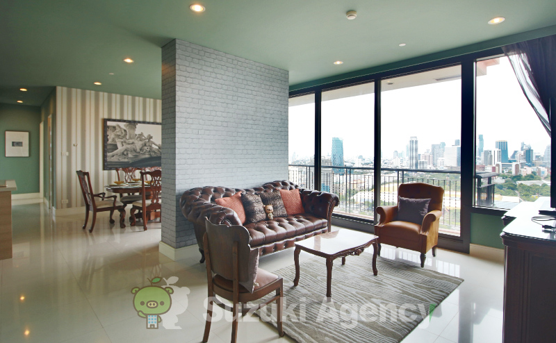Aguston Sukhumvit 22