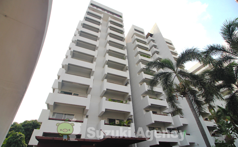 Esmeralda Apartments