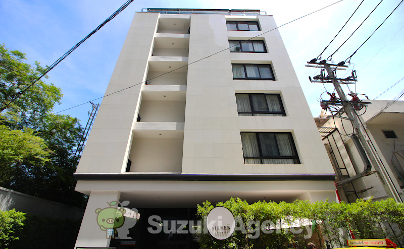 Silver Thonglor Apartment